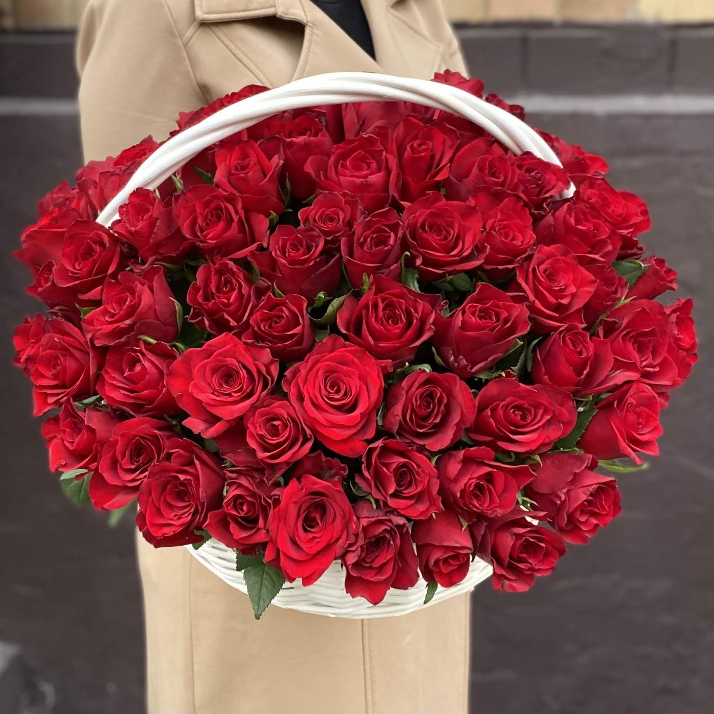 Корзина из 101 красной розы