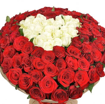 Букет из 101 розы 60 см. в виде сердца 